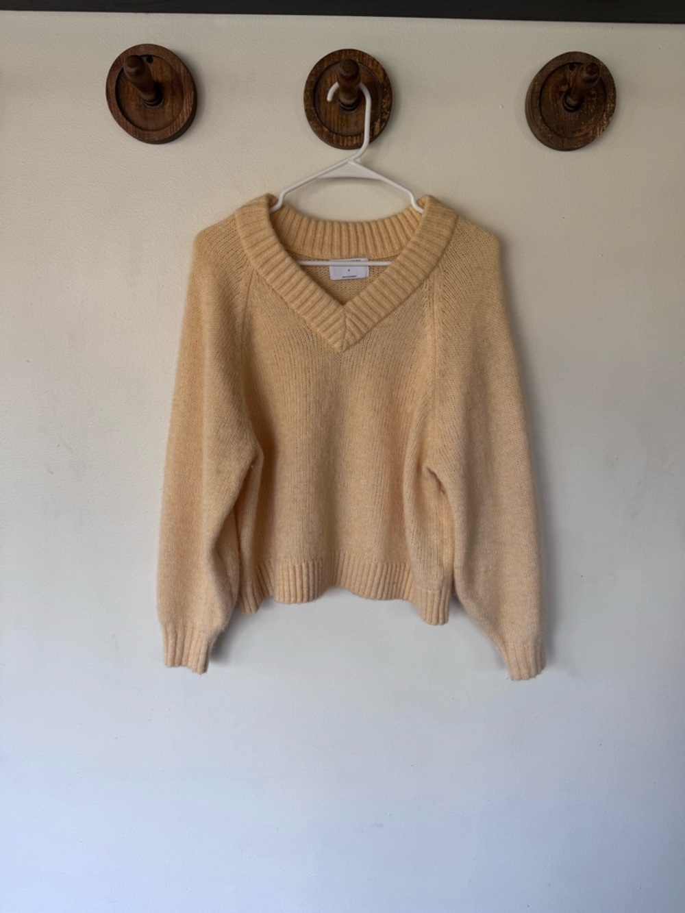 Old Navy yellow v neck crop sweater size medium
